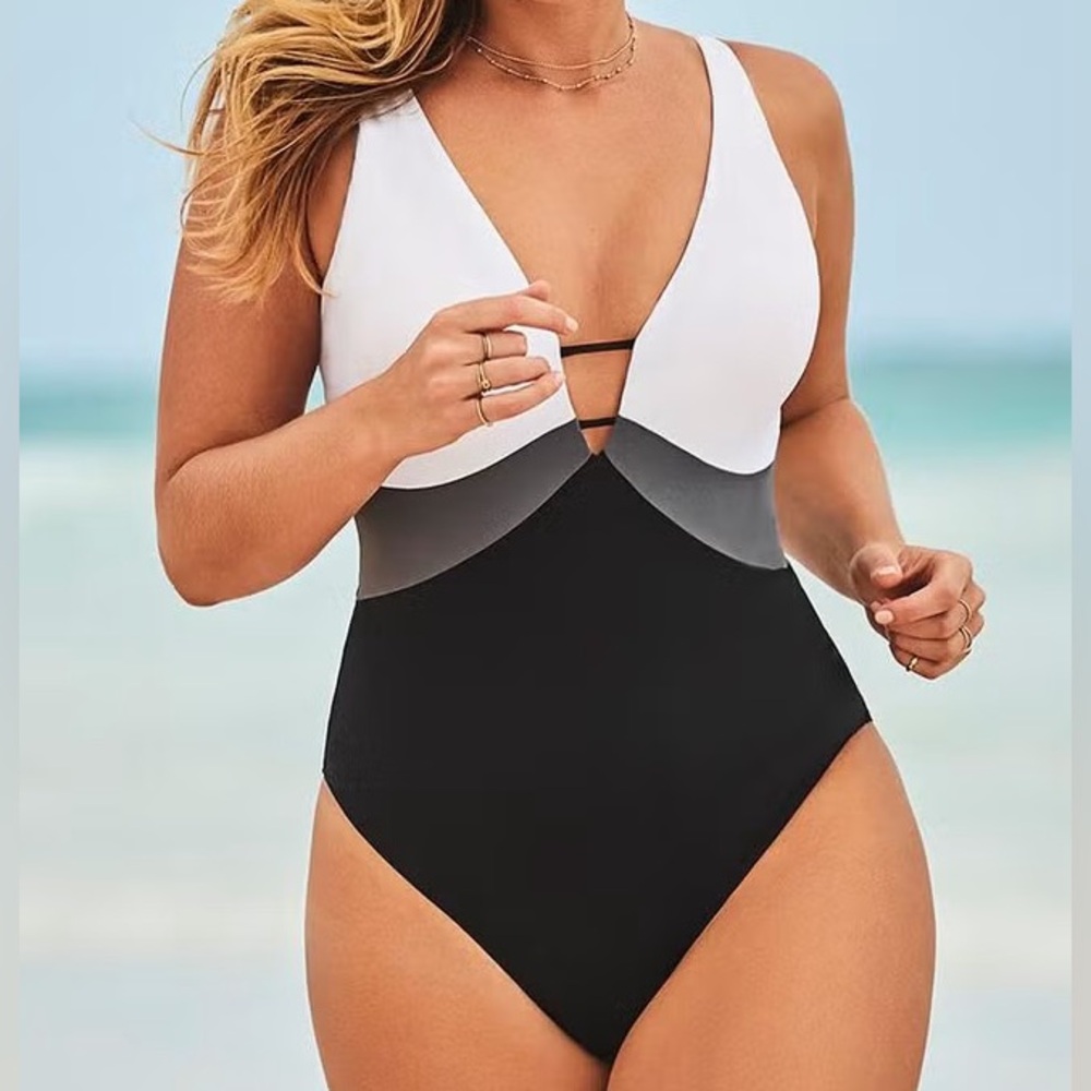 colorblocked plunge one piece. 🩶
